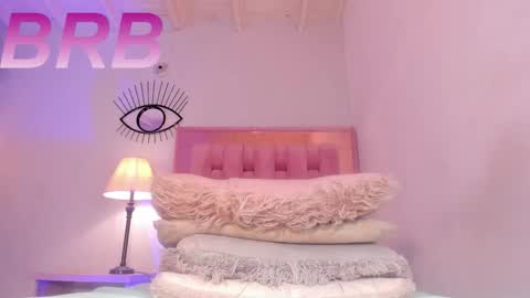 Snapshot of whiite_snow_ chatting on 09/12/25, 02:50 Sara online show from 09/12/25, 02:50