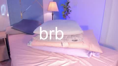 Snapshot of whiite_snow_ chatting on 12/16/25, 07:41 Sara online show from 12/16/25, 07:41