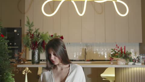 Snapshot of whisper_of_love chatting on 12/22/25, 02:19 Naomi online show from 12/22/25, 02:19