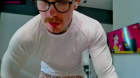 Snapshot of white_king999 chatting on 04/30/26, 12:00 Max online show from 04/30/26, 12:00