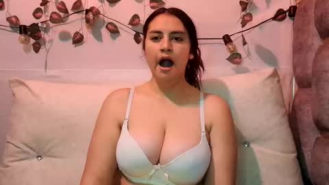 Snapshot of white_queen_1 chatting on 12/15/25, 09:30 Sofa Lpez online show from 12/15/25, 09:30