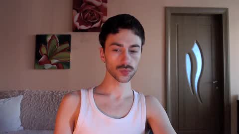 Snapshot of white_sport chatting on 12/16/25, 11:48 Tom online show from 12/16/25, 11:48