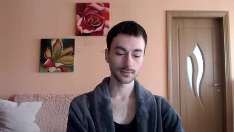 Snapshot of white_sport chatting on 03/28/26, 11:43 Tom online show from 03/28/26, 11:43