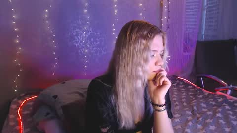 Melania and Mikey online show from 03/01/26, 01:13