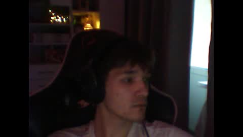 Snapshot of whitekingg chatting on 11/24/25, 12:05 whitekingg online show from 11/24/25, 12:05