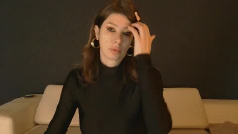 White Queen online show from 11/30/25, 08:18