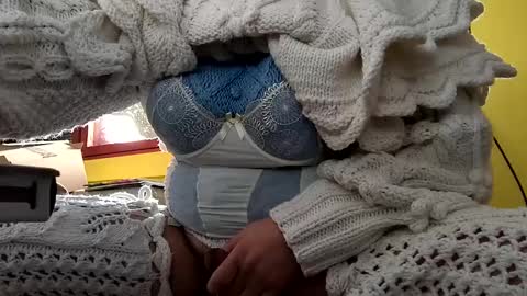 Snapshot of whitesweater chatting on 01/13/25, 10:25 whitesweater online show from 01/13/25, 10:25