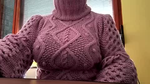 Snapshot of whitesweater chatting on 03/07/25, 07:19 whitesweater online show from 03/07/25, 07:19