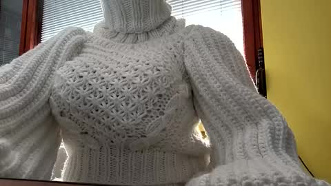 Snapshot of whitesweater chatting on 09/18/25, 06:48 whitesweater online show from 09/18/25, 06:48