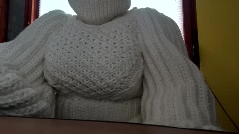 Snapshot of whitesweater chatting on 10/01/25, 06:19 whitesweater online show from 10/01/25, 06:19