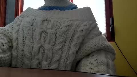 Snapshot of whitesweater chatting on 11/10/25, 08:13 whitesweater online show from 11/10/25, 08:13