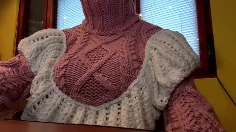 Snapshot of whitesweater chatting on 11/18/25, 06:29 whitesweater online show from 11/18/25, 06:29