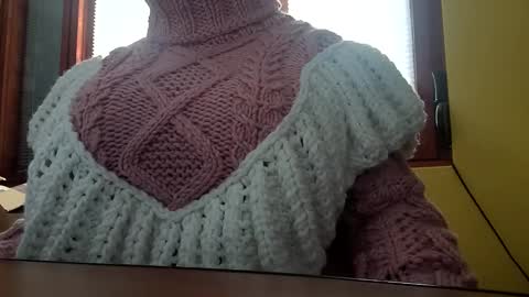 Snapshot of whitesweater chatting on 12/01/25, 06:51 whitesweater online show from 12/01/25, 06:51