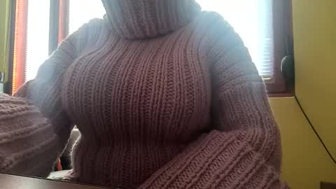 Snapshot of whitesweater chatting on 01/12/26, 07:57 whitesweater online show from 01/12/26, 07:57