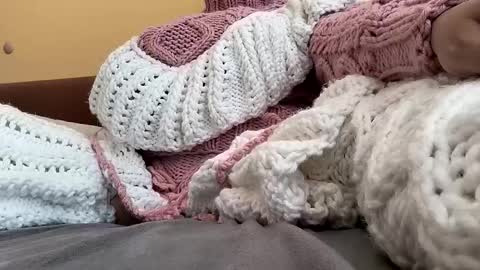 Snapshot of whitesweater chatting on 03/09/26, 06:28 whitesweater online show from 03/09/26, 06:28