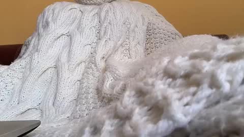 Snapshot of whitesweater chatting on 03/18/26, 06:49 whitesweater online show from 03/18/26, 06:49