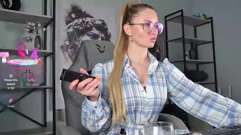 Snapshot of whitneypunnch chatting on 02/14/26, 11:40 whitneypunnch online show from 02/14/26, 11:40