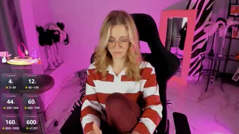 Snapshot of whitneypunnch chatting on 02/25/26, 02:59 whitneypunnch online show from 02/25/26, 02:59