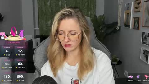 Snapshot of whitneypunnch chatting on 03/06/26, 03:08 whitneypunnch online show from 03/06/26, 03:08