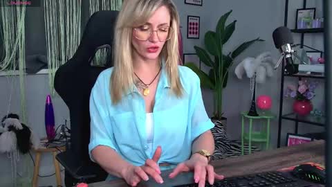 whitneypunnch online show from 05/13/26, 11:40