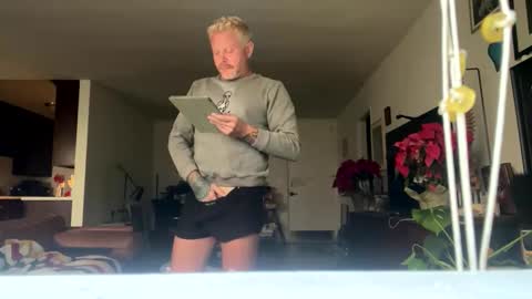 Snapshot of whoawerowhoa chatting on 11/23/25, 03:23 whoawerowhoa online show from 11/23/25, 03:23