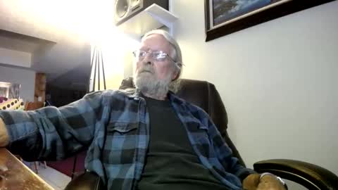 Snapshot of whofcares2 chatting on 11/18/25, 07:40 whofcares2 online show from 11/18/25, 07:40