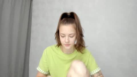 Snapshot of why_again_me chatting on 02/05/26, 09:52 Veronica online show from 02/05/26, 09:52