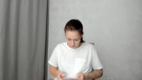 Snapshot of why_again_me chatting on 02/11/26, 09:09 Veronica online show from 02/11/26, 09:09