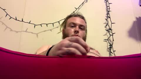 wicked_clown665 online show from 12/17/25, 04:40