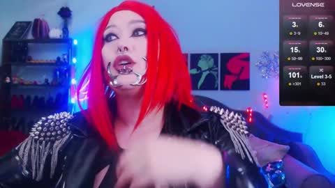 Snapshot of wickedxqueen chatting on 12/23/24, 05:49 Laura  online show from 12/23/24, 05:49