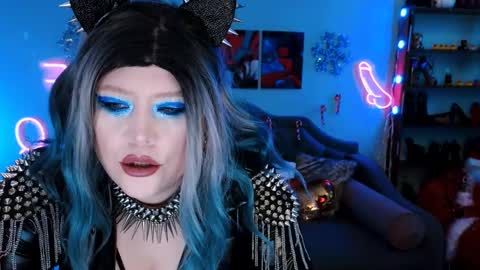 Snapshot of wickedxqueen chatting on 12/28/24, 11:05 Laura  online show from 12/28/24, 11:05