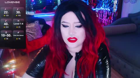 Snapshot of wickedxqueen chatting on 01/17/25, 05:21 Laura  online show from 01/17/25, 05:21