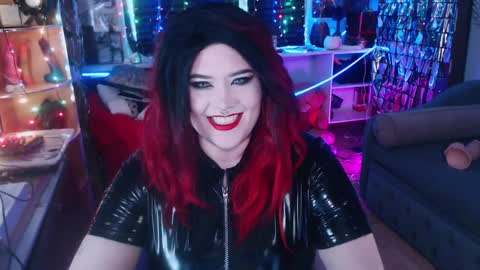 Snapshot of wickedxqueen chatting on 01/19/25, 11:12 Laura  online show from 01/19/25, 11:12