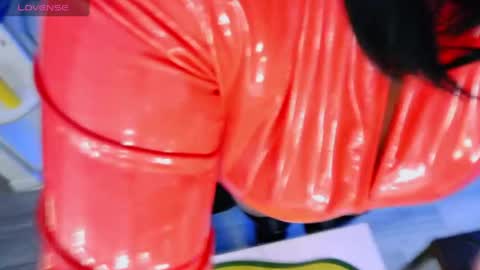 Laura  online show from 04/05/26, 09:12