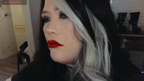 Laura  online show from 04/15/26, 07:58