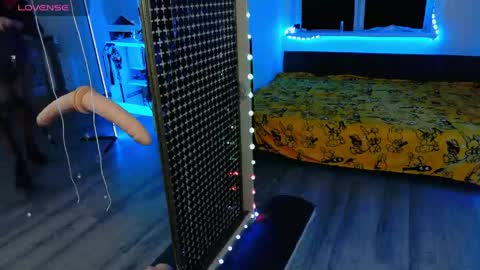 Laura  online show from 04/19/26, 06:32