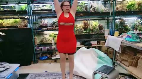 Snapshot of wifen_heels chatting on 04/26/26, 10:07 WifeNheels online show from 04/26/26, 10:07