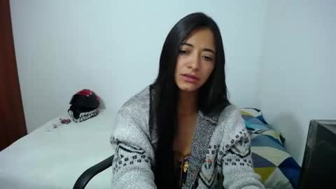 Snapshot of wifhot chatting on 04/15/26, 11:17 Ilauren online show from 04/15/26, 11:17