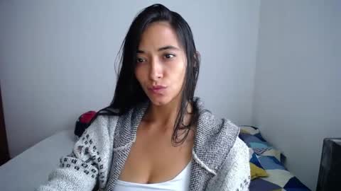 Snapshot of wifhot chatting on 04/21/26, 11:38 Ilauren online show from 04/21/26, 11:38