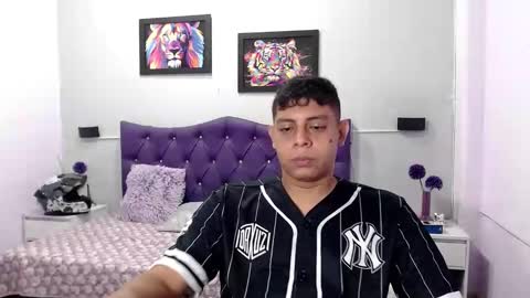 Snapshot of wiilliam_20 chatting on 10/27/25, 02:43 wiilliam online show from 10/27/25, 02:43