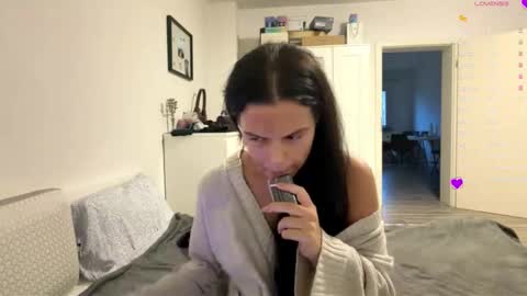 Snapshot of wildahankin chatting on 01/18/26, 04:00 Mia online show from 01/18/26, 04:00