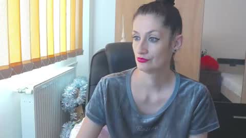 Snapshot of wildbea23 chatting on 01/15/25, 09:13 Bea online show from 01/15/25, 09:13