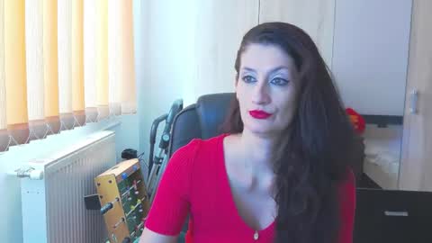 Snapshot of wildbea23 chatting on 02/17/25, 08:52 Bea online show from 02/17/25, 08:52