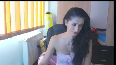 Snapshot of wildbea23 chatting on 09/12/25, 06:35 Bea online show from 09/12/25, 06:35