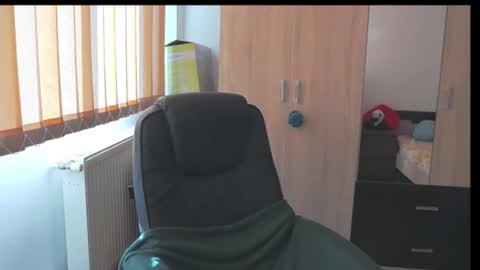 Snapshot of wildbea23 chatting on 10/29/25, 08:27 Bea online show from 10/29/25, 08:27