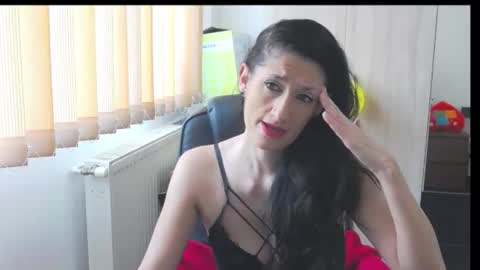 Snapshot of wildbea23 chatting on 11/26/25, 07:20 Bea online show from 11/26/25, 07:20