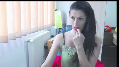 Snapshot of wildbea23 chatting on 11/30/25, 08:29 Bea online show from 11/30/25, 08:29