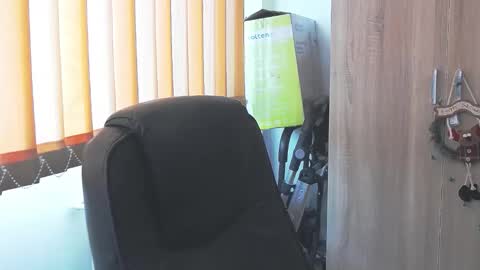 Snapshot of wildbea23 chatting on 12/16/25, 10:42 Bea online show from 12/16/25, 10:42