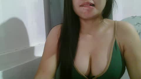 Snapshot of wildcamille chatting on 09/16/25, 12:33 camille online show from 09/16/25, 12:33