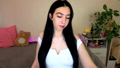 Snapshot of wildkittenx_ chatting on 05/19/26, 05:03 Alena online show from 05/19/26, 05:03